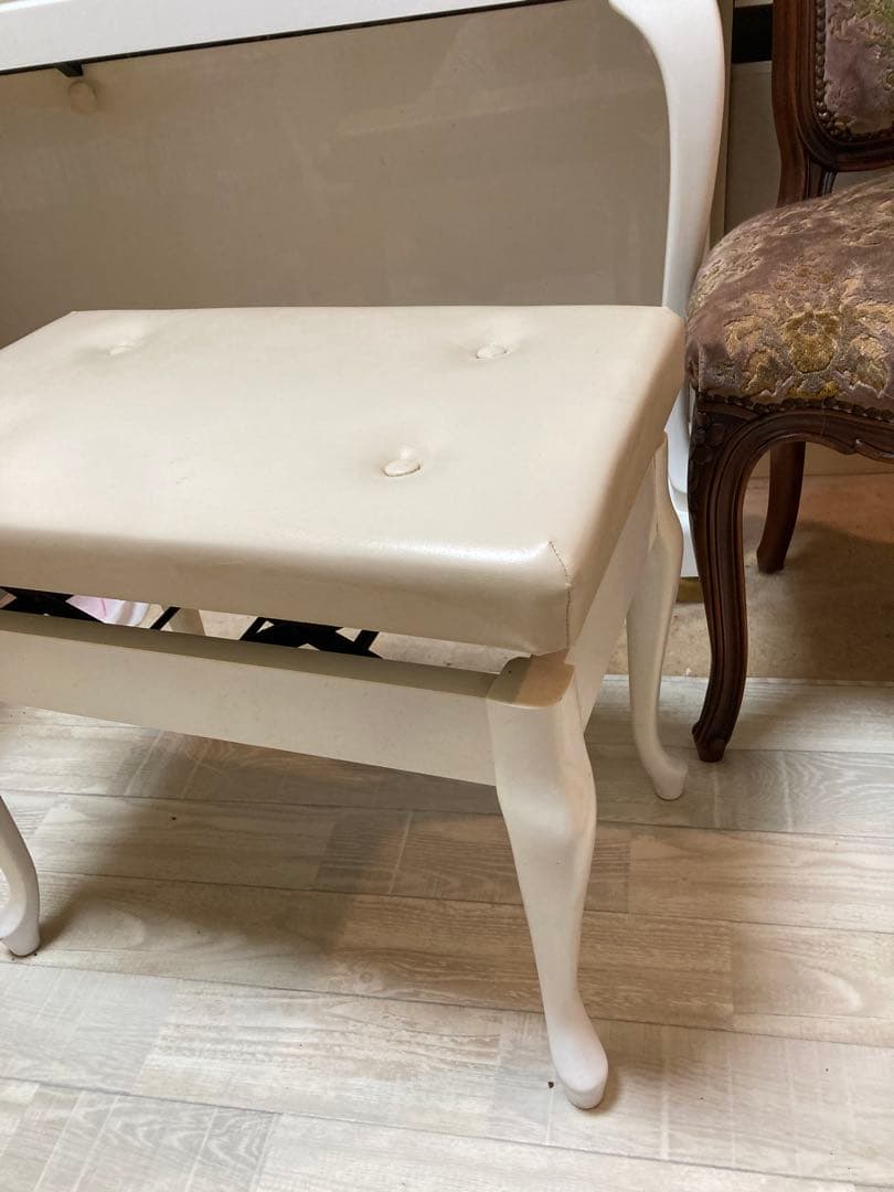 ホワイト アップライトピアノ