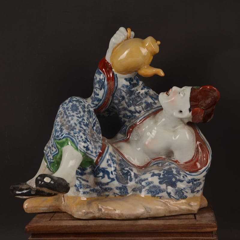 景徳鎮 陶磁器 活仏済公の彫刻  置物   工芸品 美術品