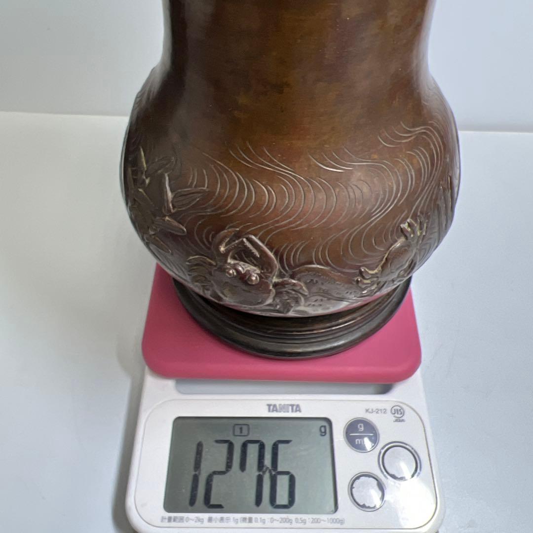 古銅　亀にカニ浮彫花瓶　台込高約17.5㎝/1137g 東Y8-0206☆2F