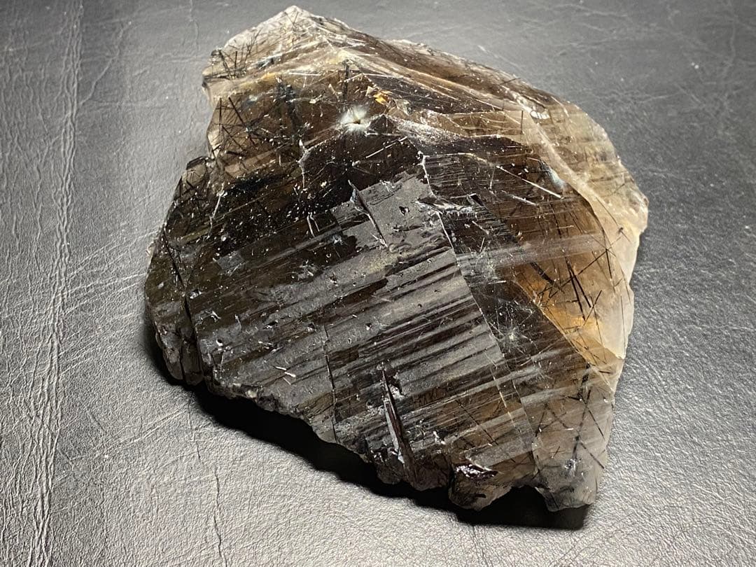 ザギマウンテンクォーツ　ザギ水晶　ザキ鉱山　エジリン　873gラビカイト入り