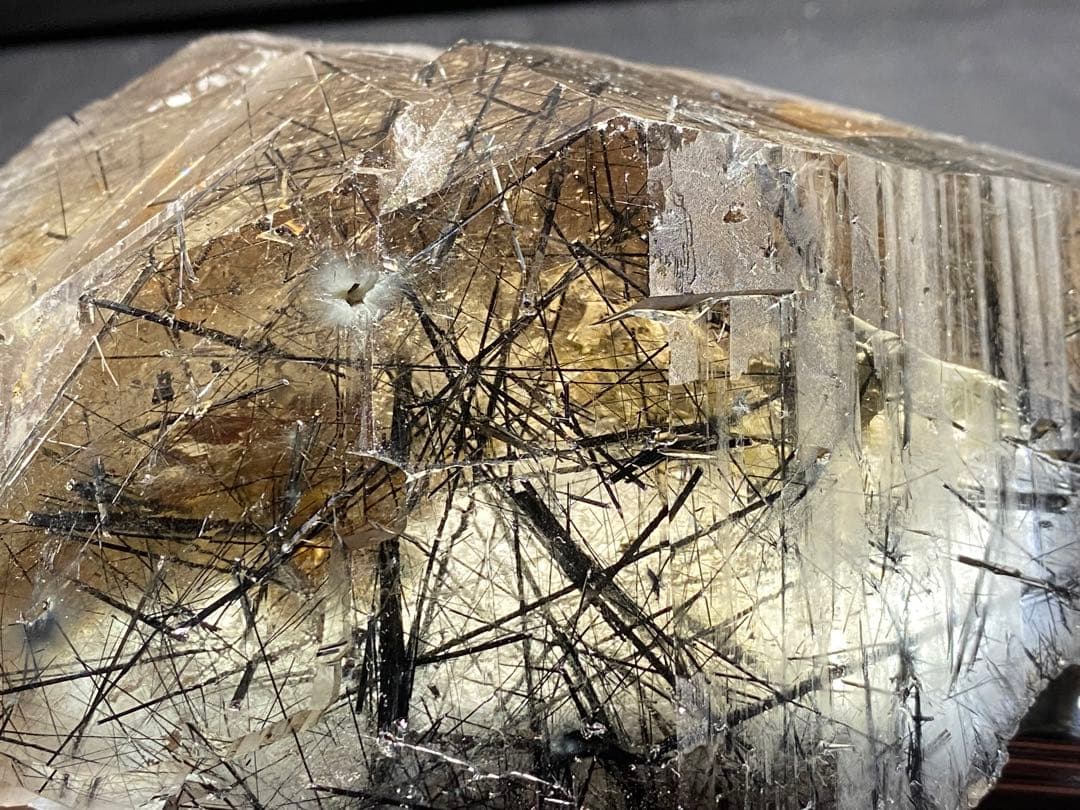 ザギマウンテンクォーツ　ザギ水晶　ザキ鉱山　エジリン　873gラビカイト入り