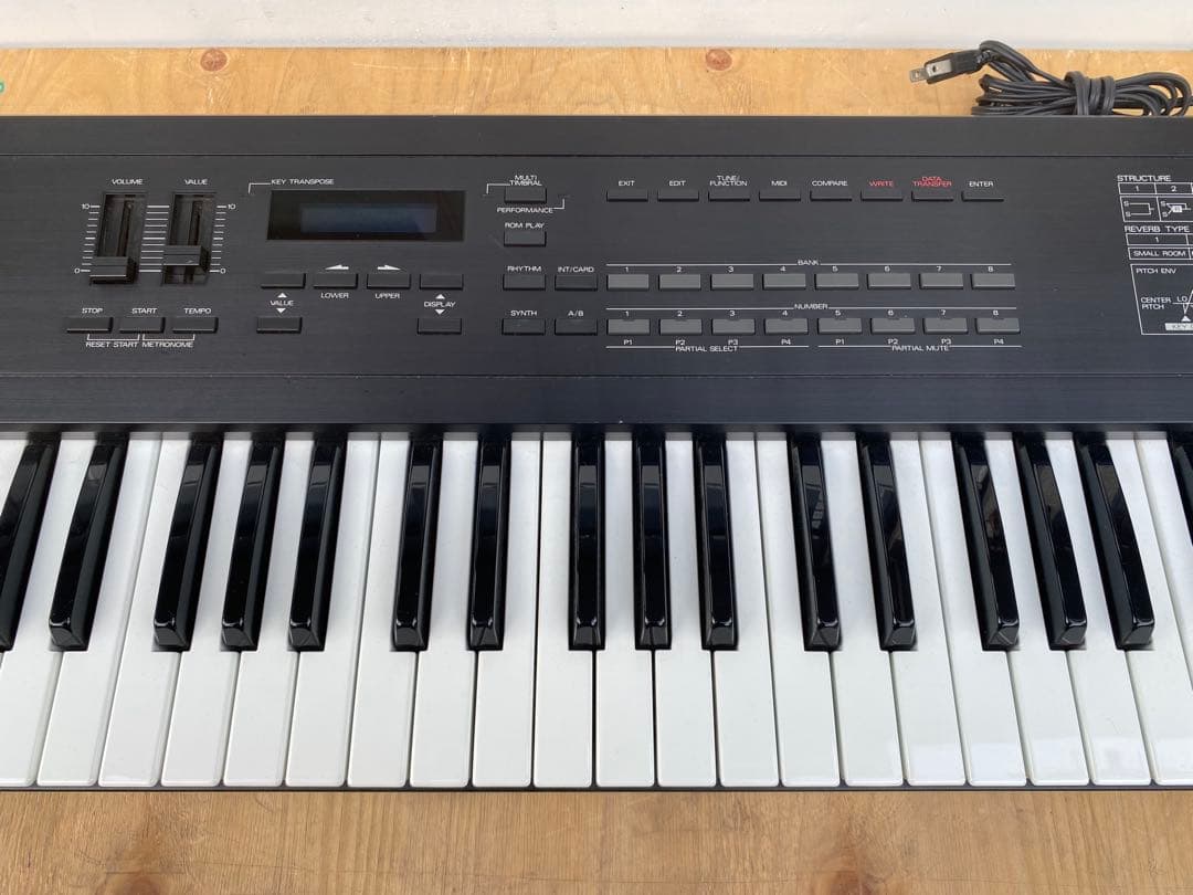 roland d-10 シンセサイザー　ソフトケース付き　中古品