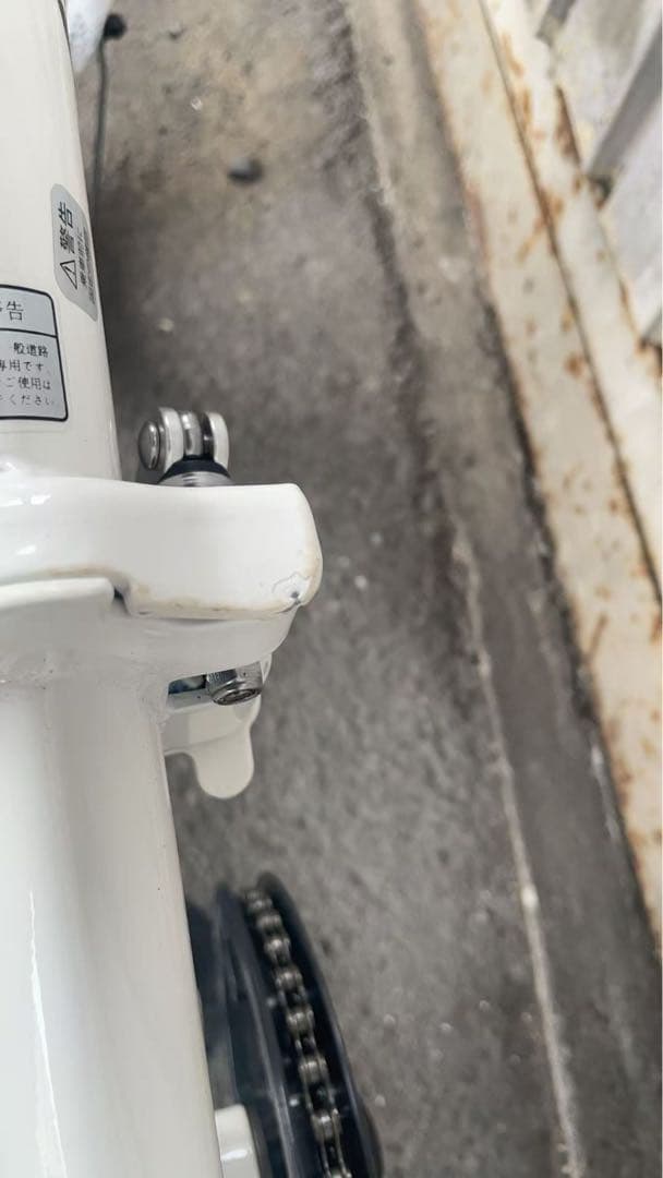 ホワイト　20インチ 折りたたみ 自転車 シマノ 6段変速 鍵 カゴ