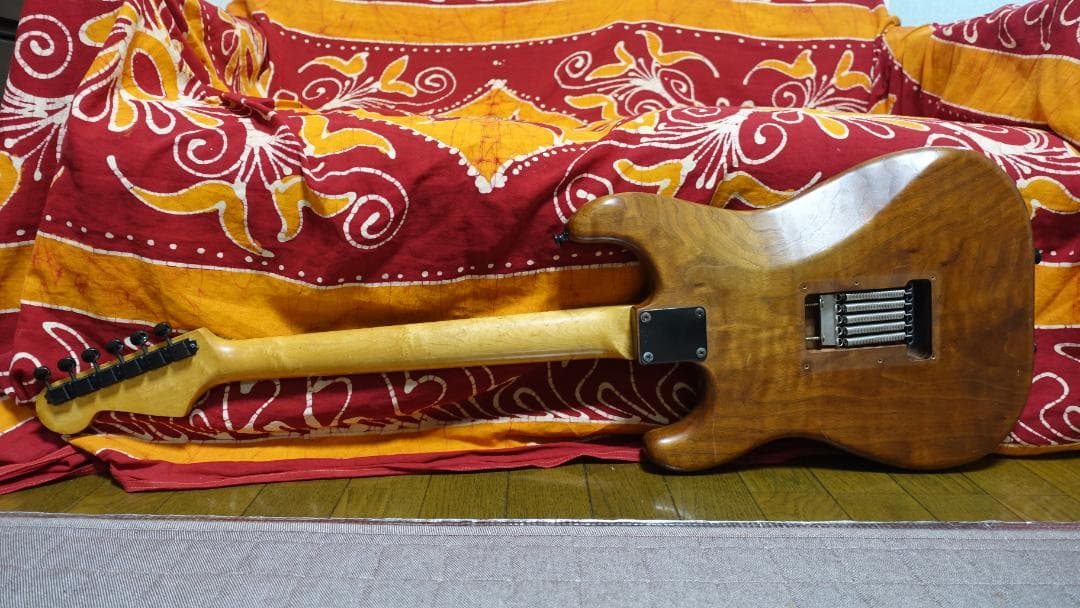 Schecter Stratocaster 3S EMG 無垢キルトメイプル