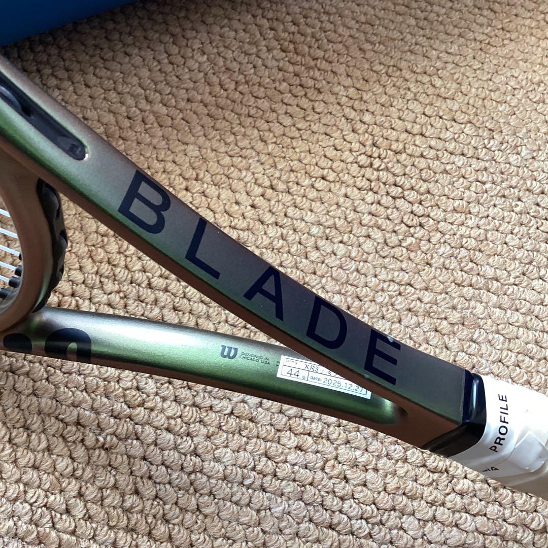 ウィルソンテニスラケット　BLADE V8