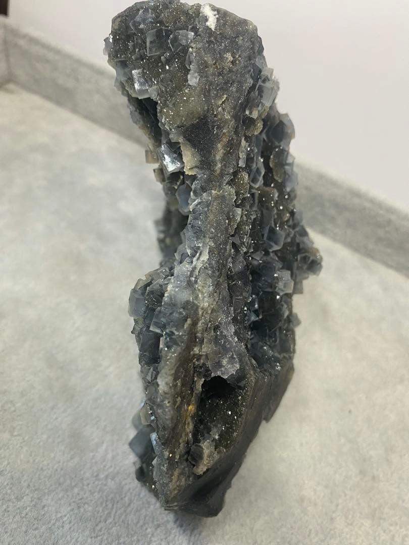 T945特価★ブルーグレーフローライト　キラキラキューブ結晶ジオード原石