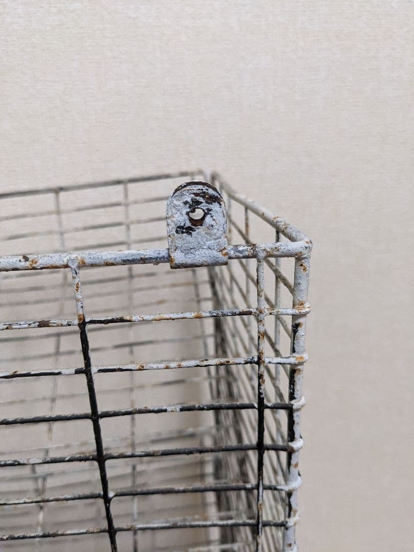 シャビー　昭和レトロ　金属製ワイヤーラック　使い方はあなた次第