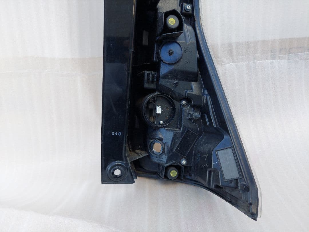 C27 セレナ 純正 LED テールライト左 KOITO 220-23766