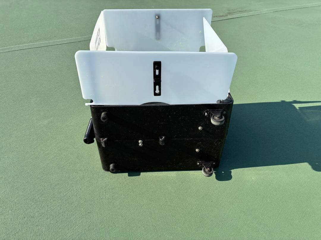 テニスチューター　テニス自動球出し機　2/8まで