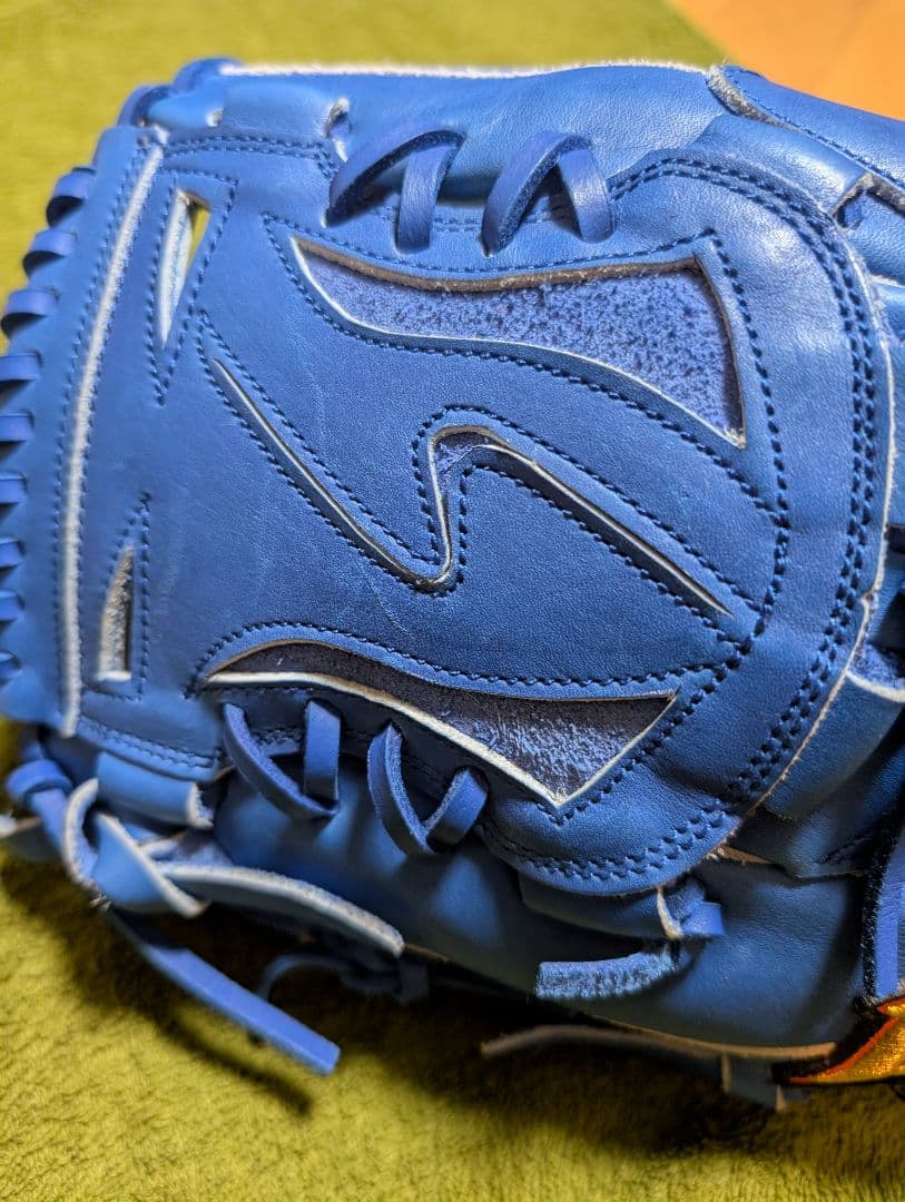 【未使用】ハイゴールド軟式投手用グローブ 青色 左投げ