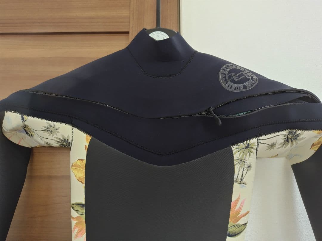 ビラボンセミドライ レディースMLサイズ新品、送料無料！