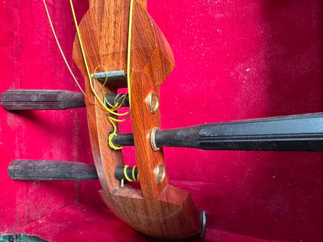 3-津軽三味線?　高級糸巻き 紅木？ハードケース&付属