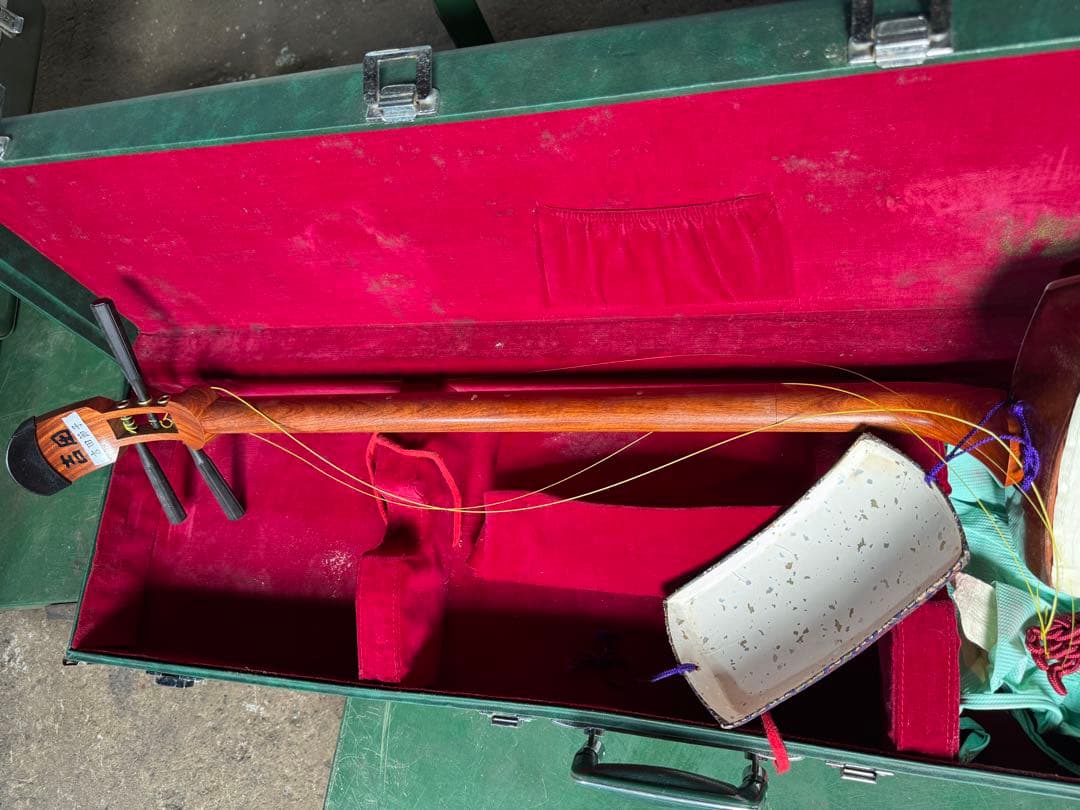 3-津軽三味線?　高級糸巻き 紅木？ハードケース&付属