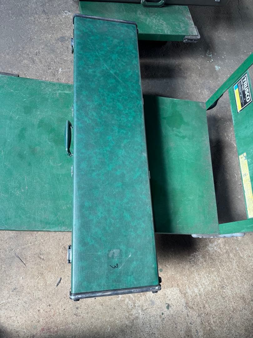 3-津軽三味線?　高級糸巻き 紅木？ハードケース&付属