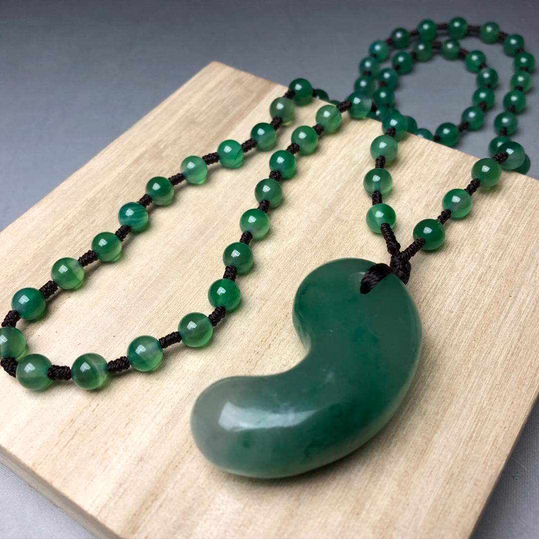 勾玉　ペンダント　硬玉 お守り　共箱