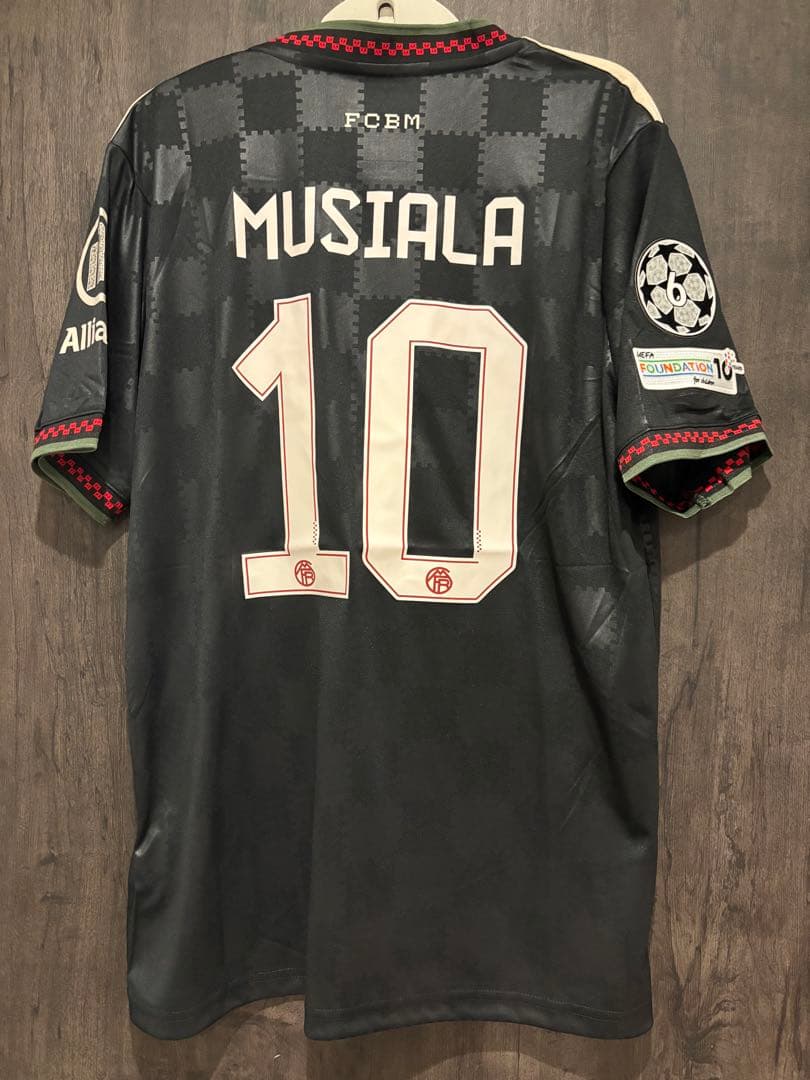 ムシアラ　バイエルンミュンヘン　ユニフォーム