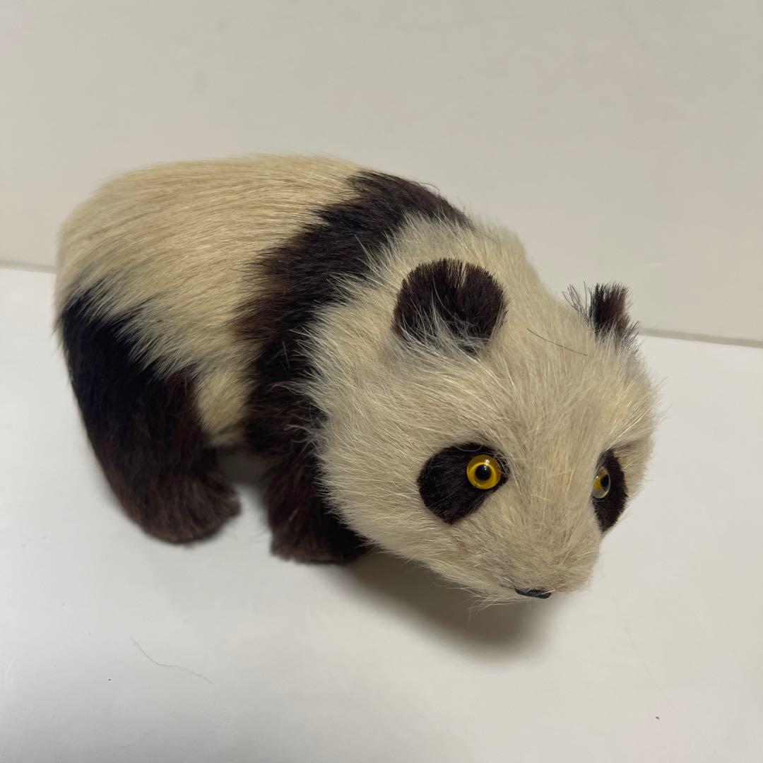 超リアルなパンダの置物 本物の様！ 全長約15cm 幅約8㎝　体重約180g