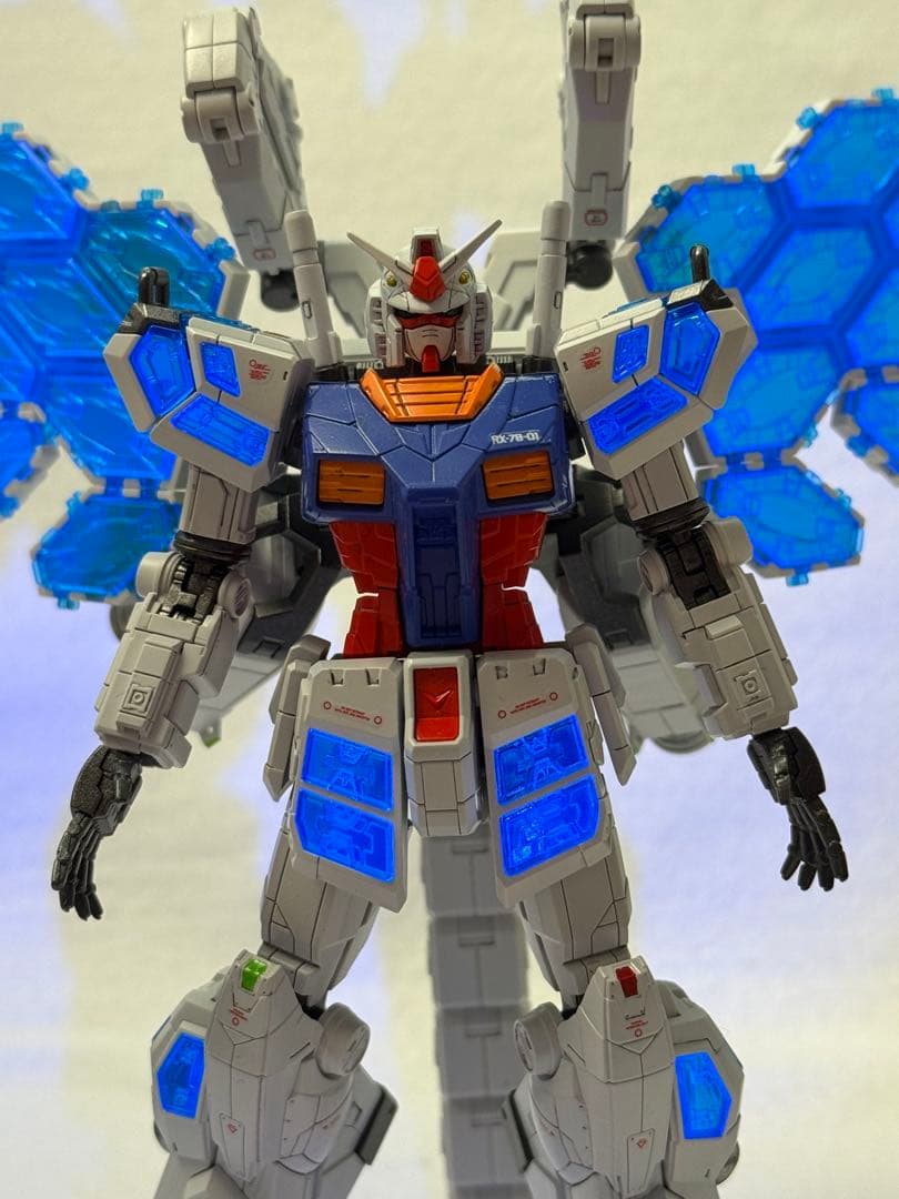 ガンプラ完成品　万博ガンダム全塗装完成品