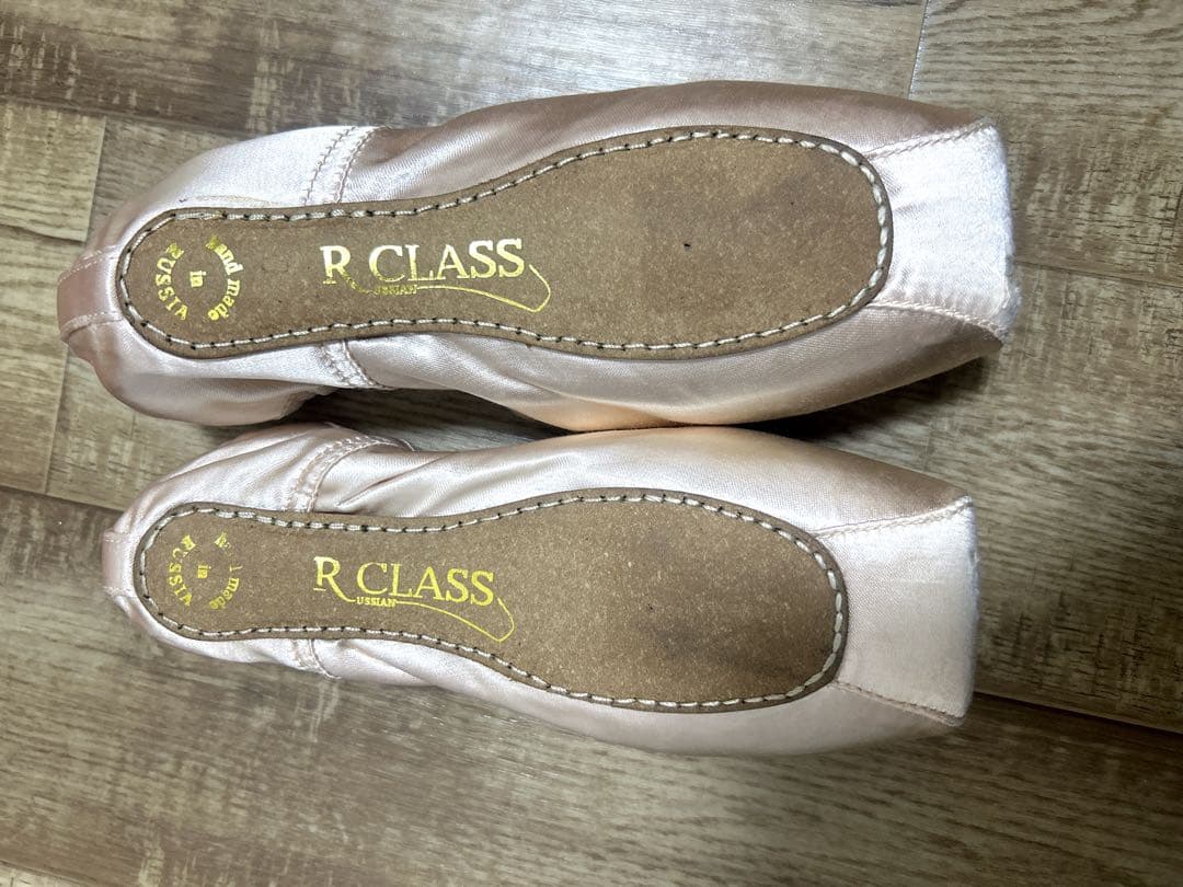 R CLASS ベージュ バレエシューズ