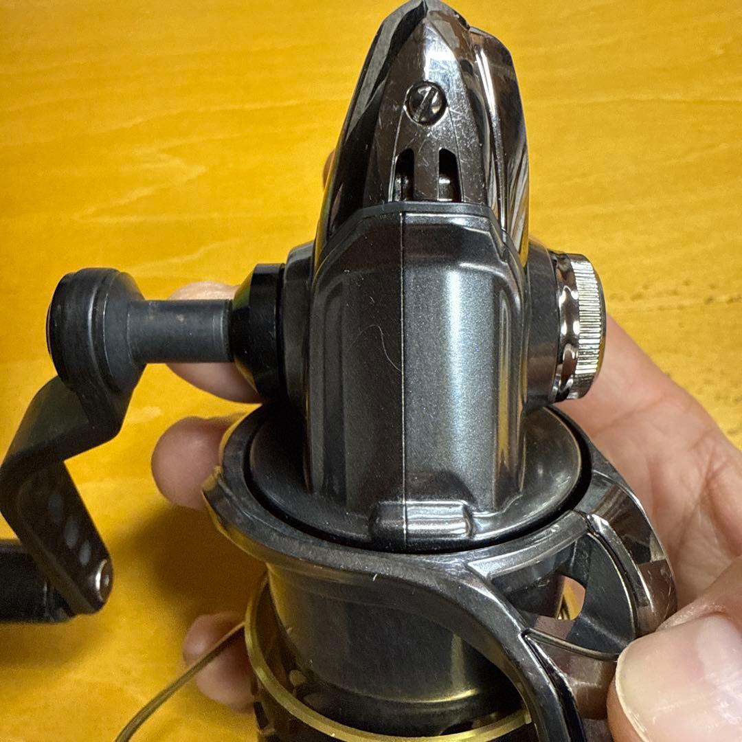 Vanquish 2500HGS スピニングリール　スタコンパワーハンドル付き