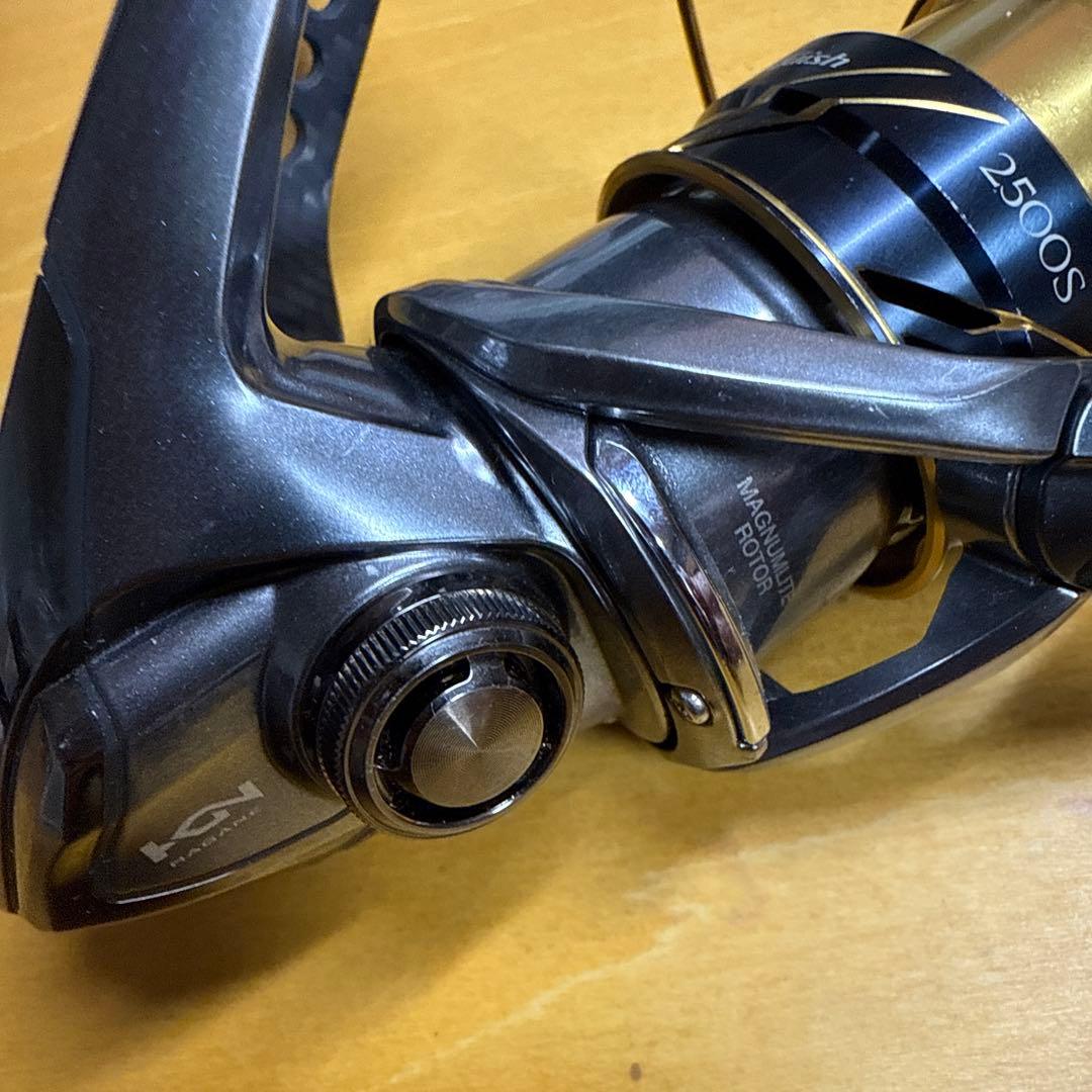 Vanquish 2500HGS スピニングリール　スタコンパワーハンドル付き