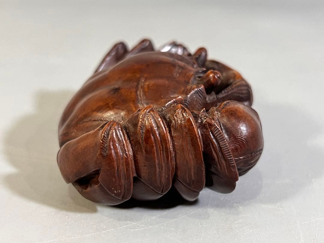 木製カニの彫刻