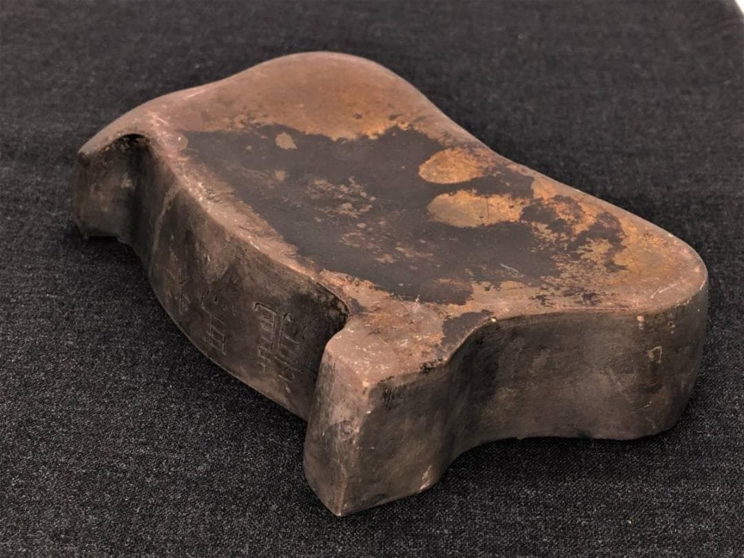 【 中国馬形古硯 】 四字成語「龍馬精神」刻 　澄泥