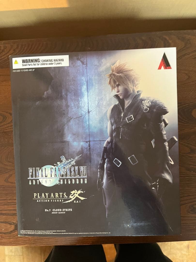 プレイアーツ改　クラウド　アドベントチルドレン　ff7 ゲームキャラクター