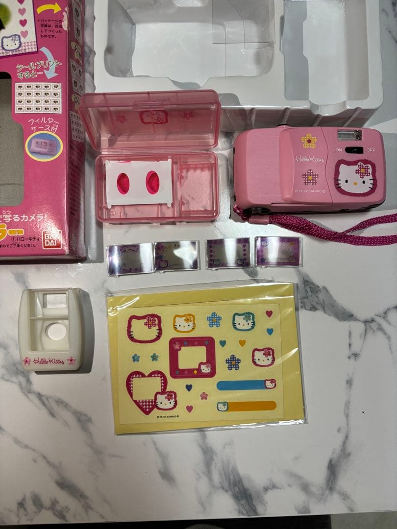 サンリオバンダイ ハローキティ プリパチカラー フィルムカメラ