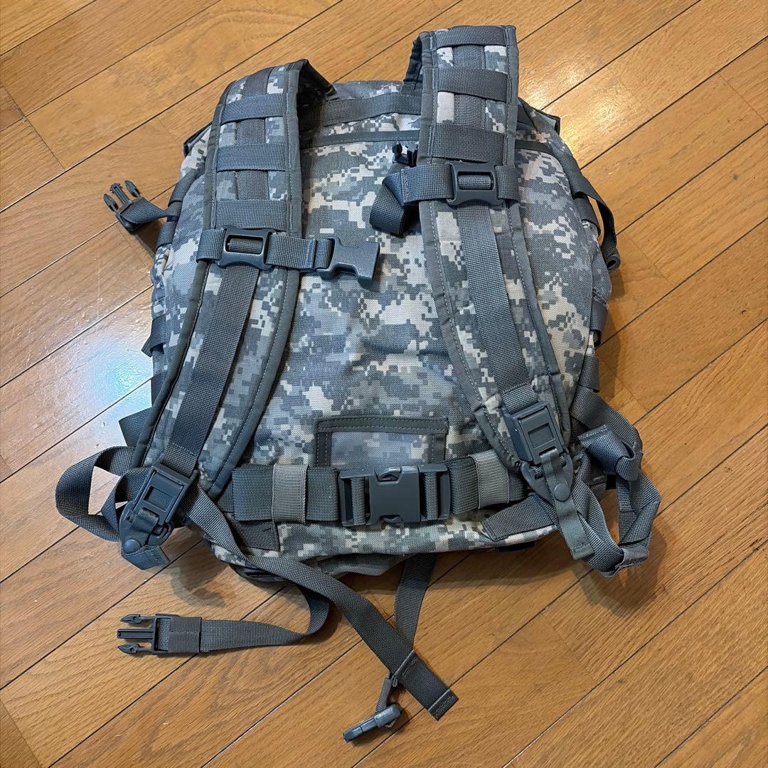 軍支給品　未使用品　使用感ゼロ　本物アサルトパック MOLLEⅡ