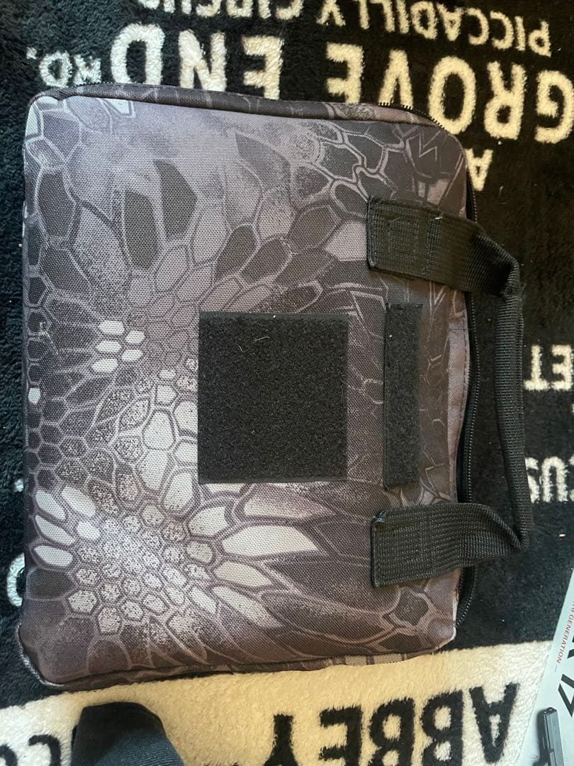 グロック17 ガスガン　拡張マガジン、バック付