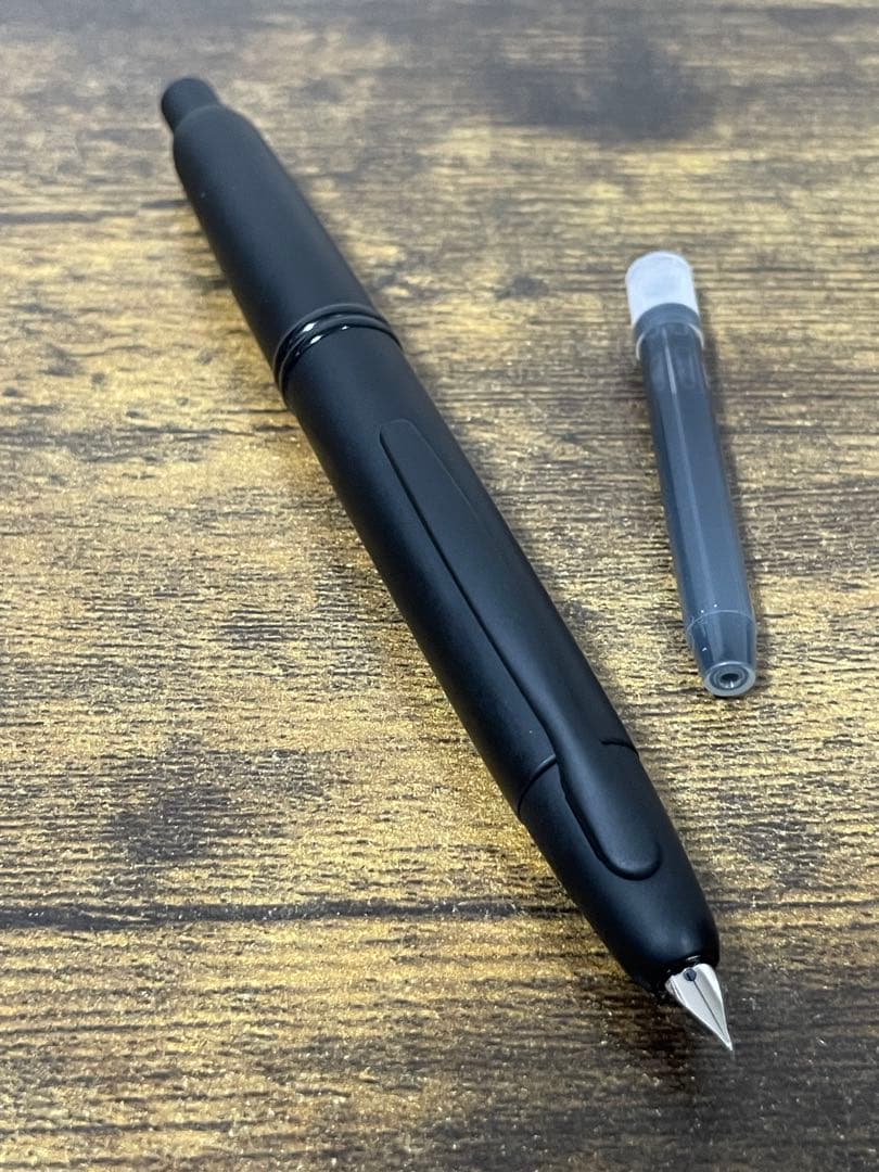 筆記確認＆洗浄済　キャップレス　マットブラック　18金　極細　パイロット　万年筆