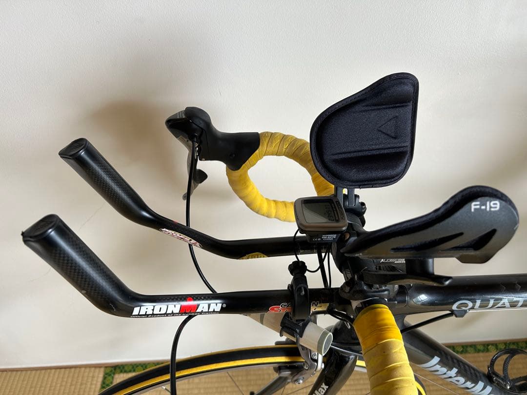 Quattro カーボンロードバイク Fizikサドル Eastonホイール付き