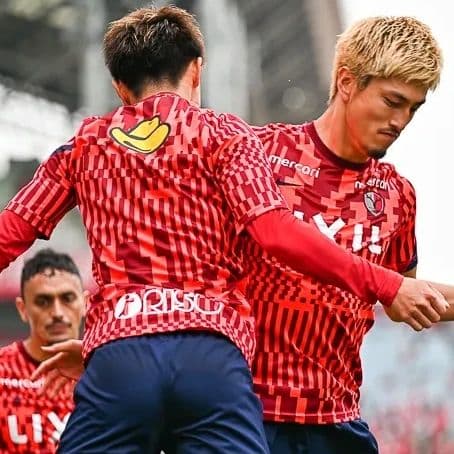 【匿名配送】【入手困難】鹿島アントラーズ　プレマッチ　赤　エンジ　紺