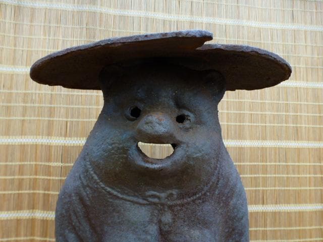 鋳鉄製 タヌキの置物 狸　縁起物　オブジェ　52ｃｍ