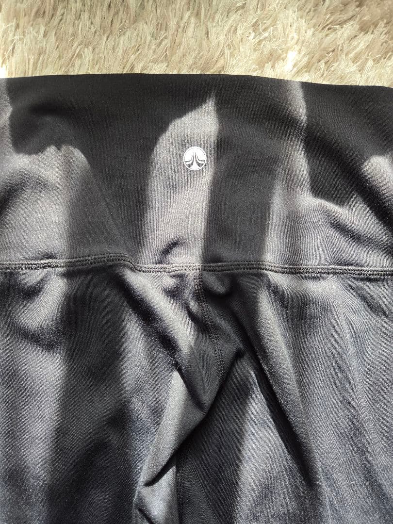 LAVAホットヨガウェア 破格値!パープルタンクトップと黒レギンスセットsサイズ