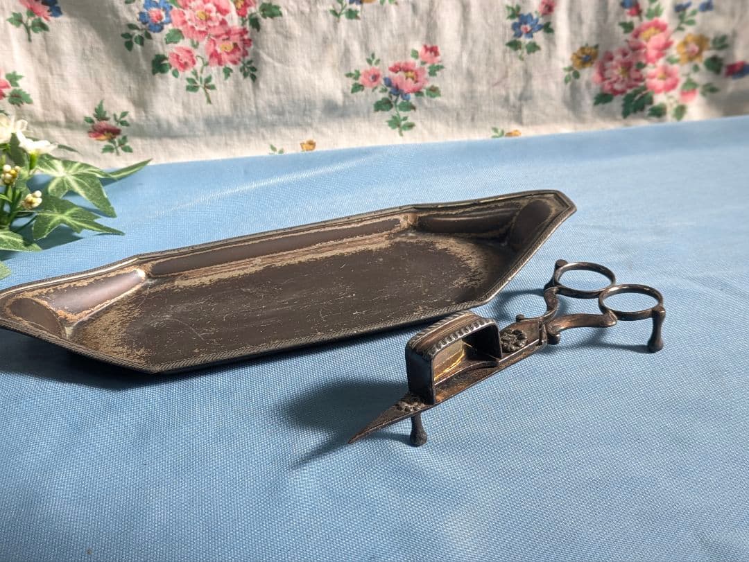 英国 アンティーク ハサミ型 ロウソク消し キャンドルスナッファー　トレー付き