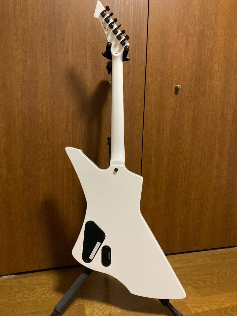 ギター LTD SNAKEBYTE  White