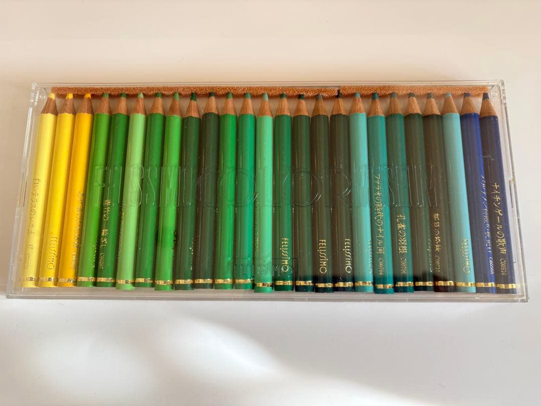 # 新品未使用 色鉛筆セット 多色 透明ケース入り