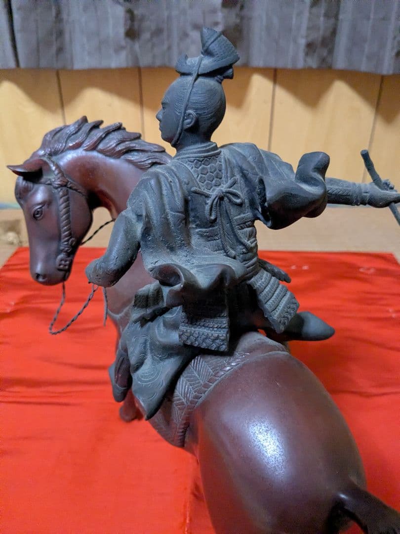 金工秀正造銅製騎馬武者像、超細密彫り、時代物！（干支の馬とは出来が違う美術品）