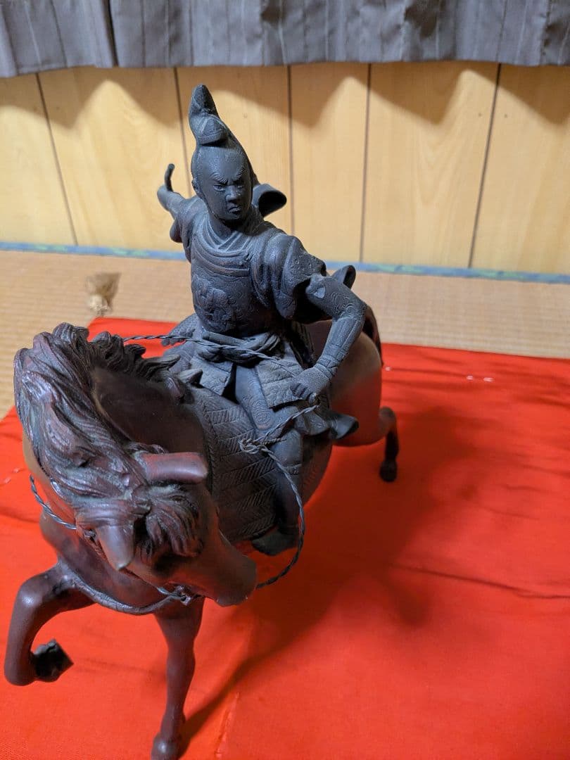 金工秀正造銅製騎馬武者像、超細密彫り、時代物！（干支の馬とは出来が違う美術品）