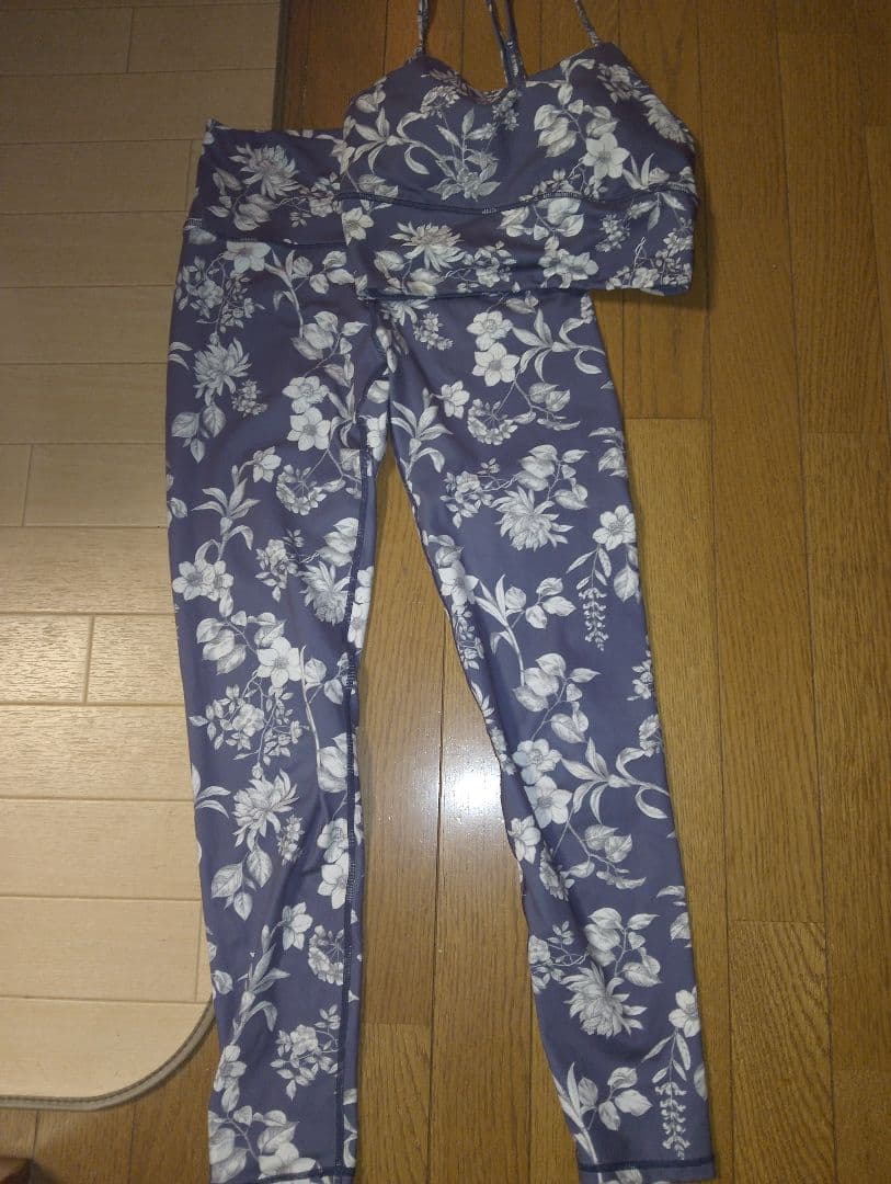 SUKALAスカーラボタニカルガーデンMサイズ（ブラトップ＆レギンス）セット