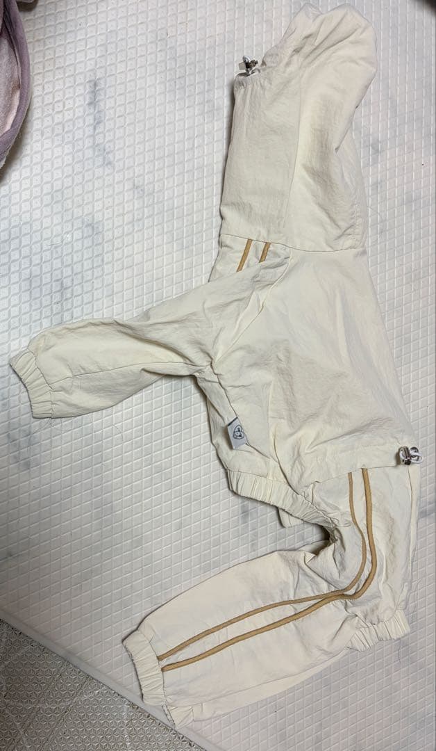 クリーム色 フード付き犬服 防水加工