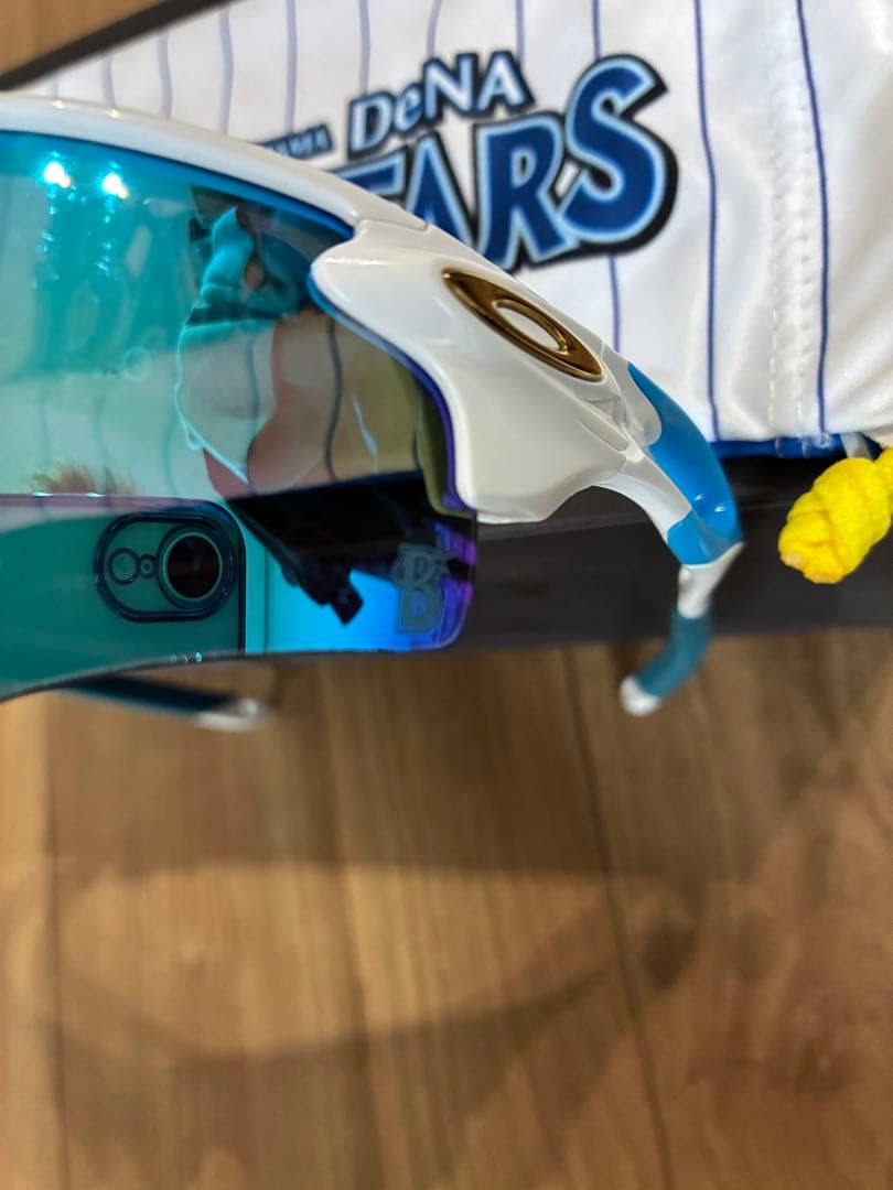 《限定品》OAKLEY サングラス 横浜DeNAベイスターズモデル