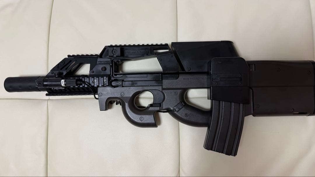 電動ガン P−90付き