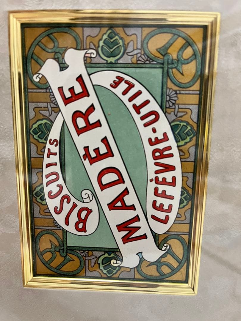 アルフォンス・ミュシャ　ビスケット缶　マドレ