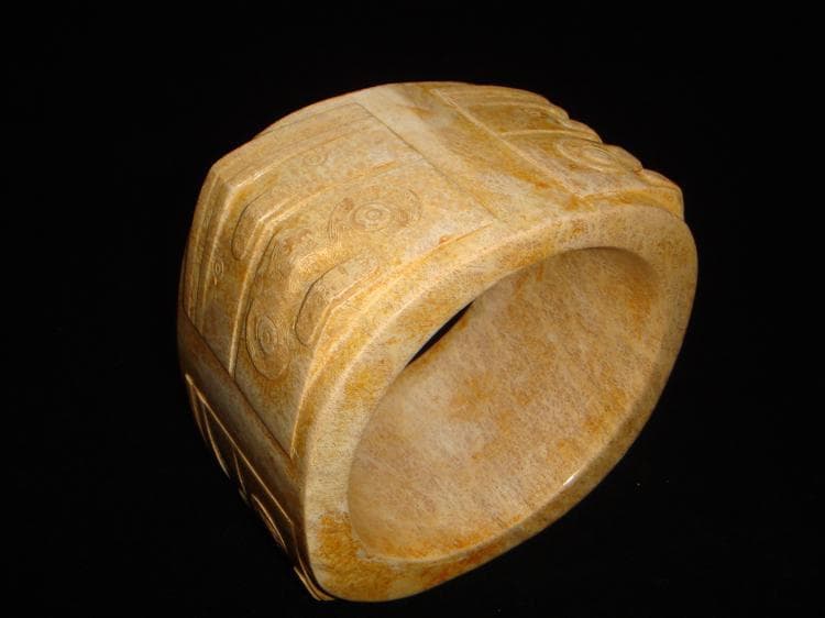 六禮儀の具：玉琮