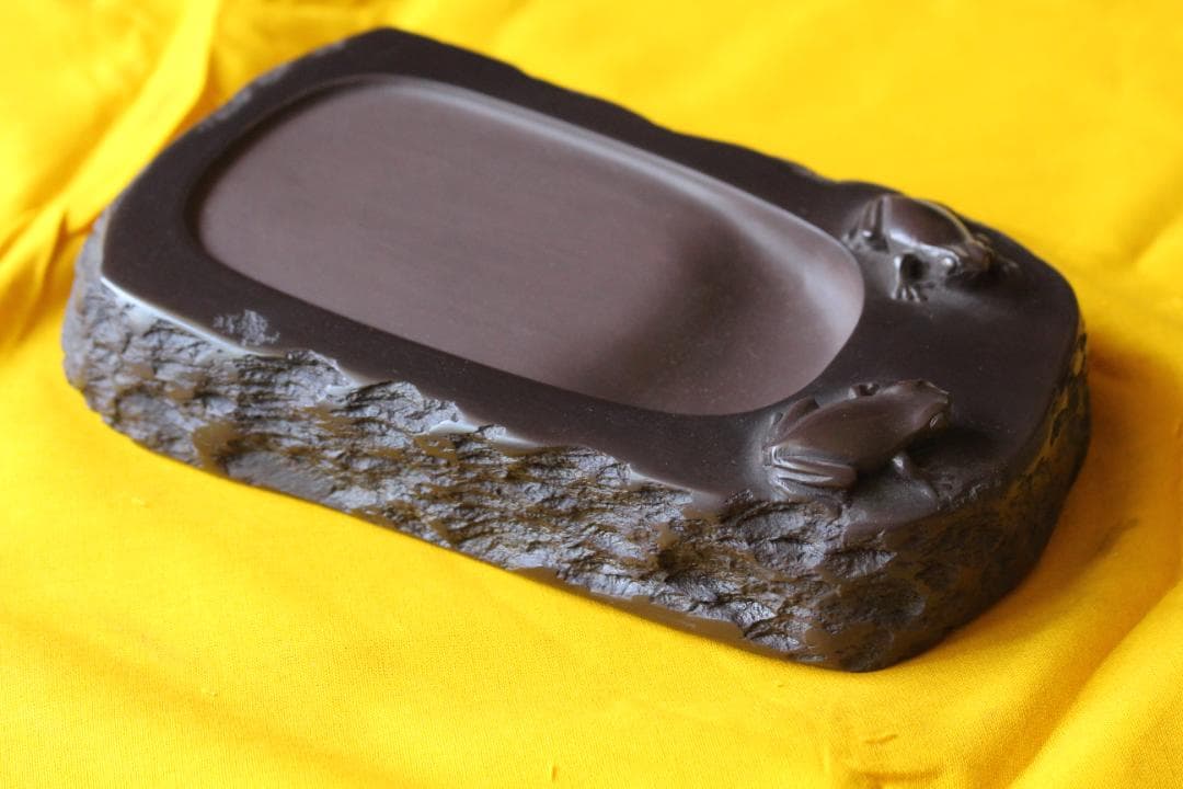 蛙◎赤間硯◎下井百合昭◎昭竜山作 共箱 栞付き 黄布