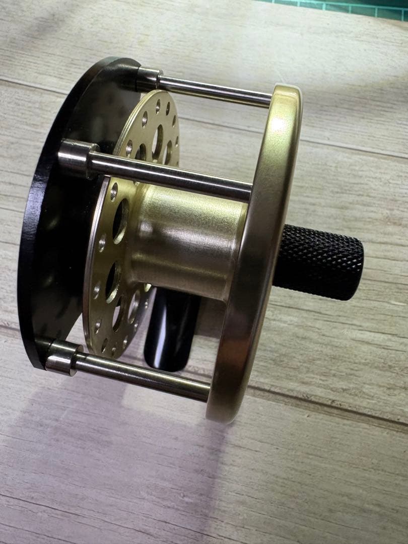美品 STEEL FIN SPECTRA フライリール #4/5