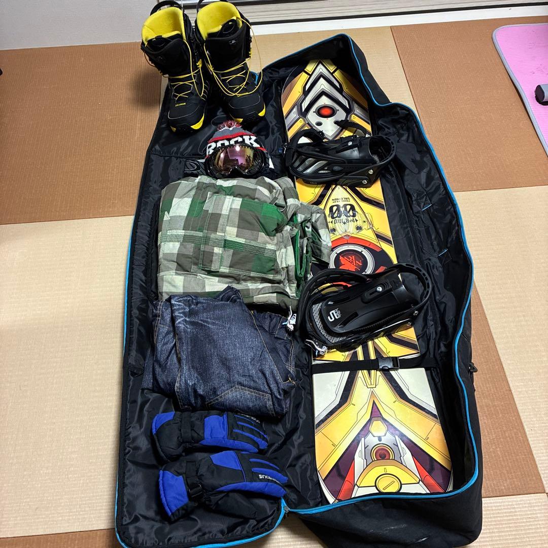 Salomon スノーボード板、ブーツ 、ウェア、グローブ、ゴーグル